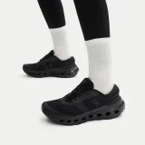 On Tenisice za trčanje Cloudrunner 3 3WG10051043 Crna · záber 2