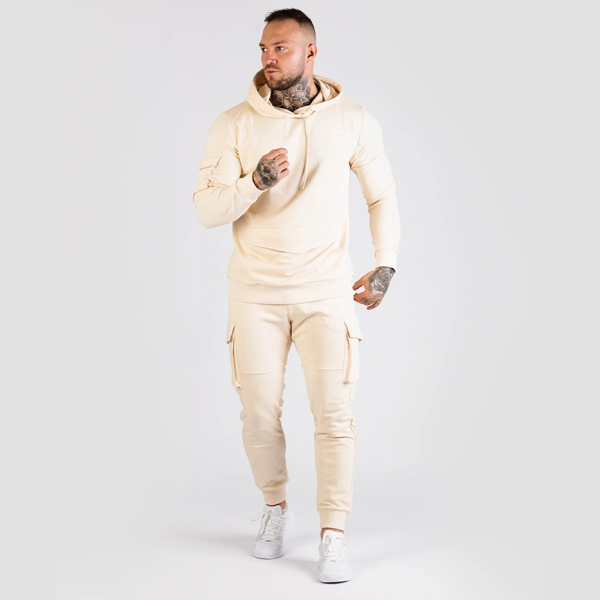 GymBeam TRN kapucnis pulóver Sand · záber 5
