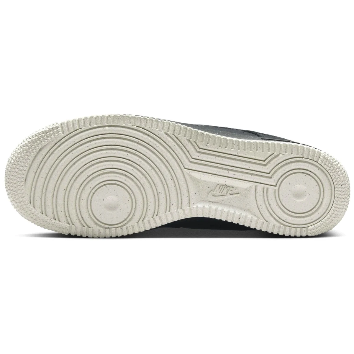 Nike Air Force 1 '07 - 41 · záber 2