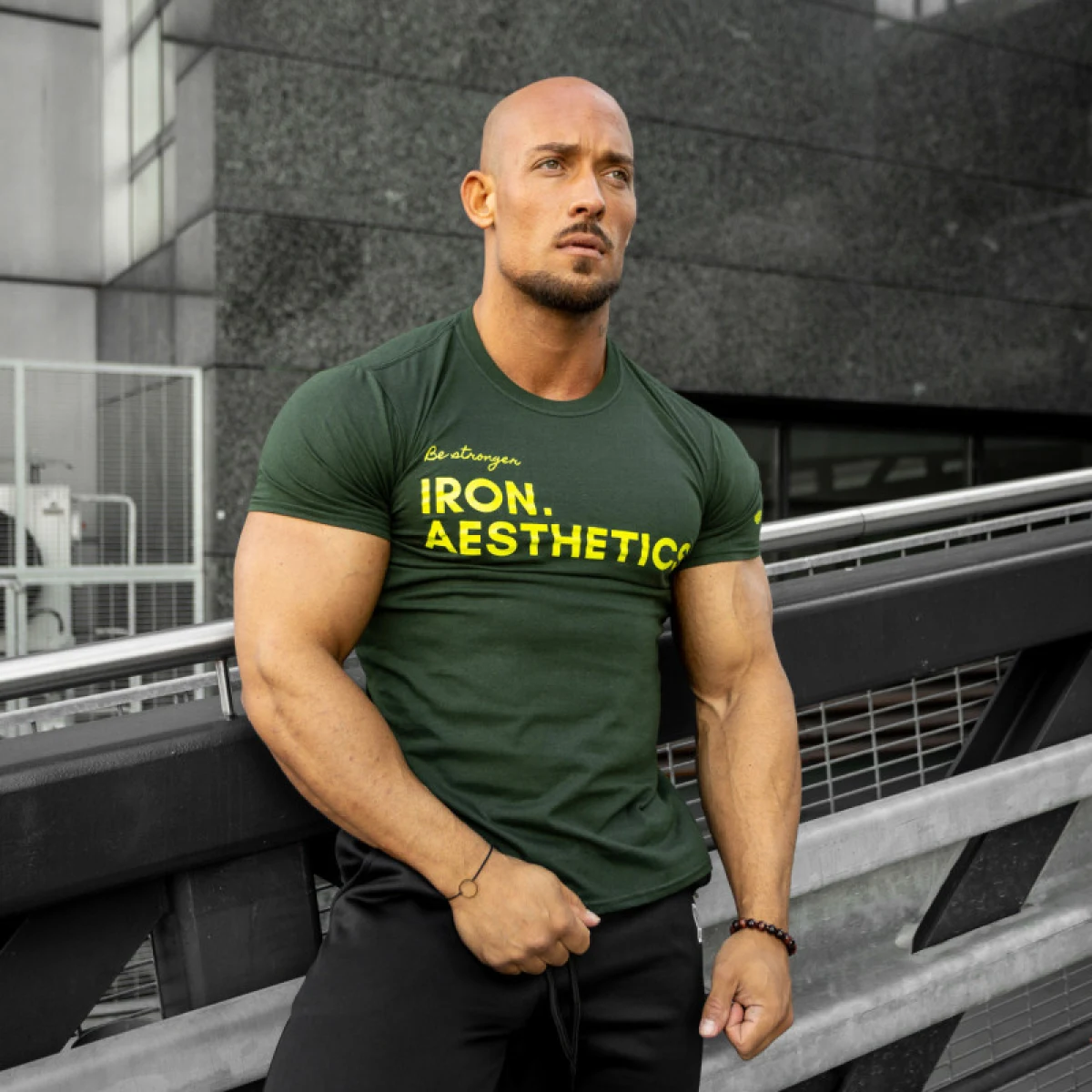 Férfi fitness póló Iron Aesthetics Be Stronger, zöld · záber 1