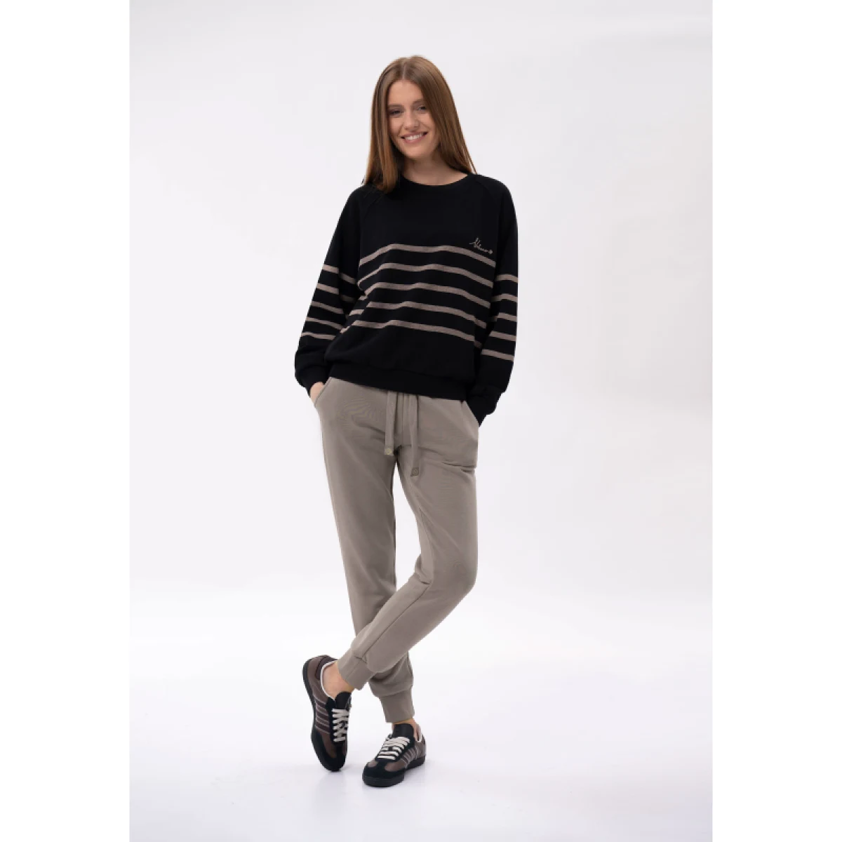 Női melegítőnadrágok VOLCANO VENIS-102-BEIGE · záber 2