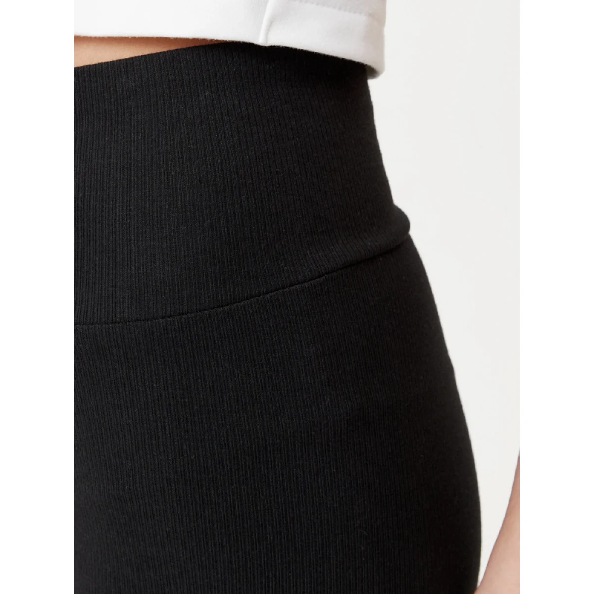 Női sortok ADIDAS ORIGINALS ESS RIB SHORTS-BLACK · záber 5