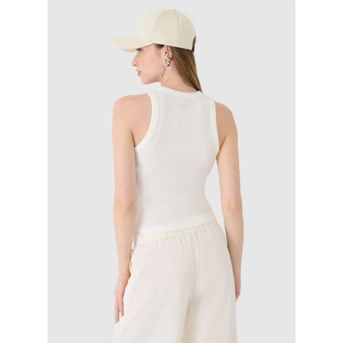 Női trikó 4F SLEEVELESS F119-11S-OFF WHITE · záber 3
