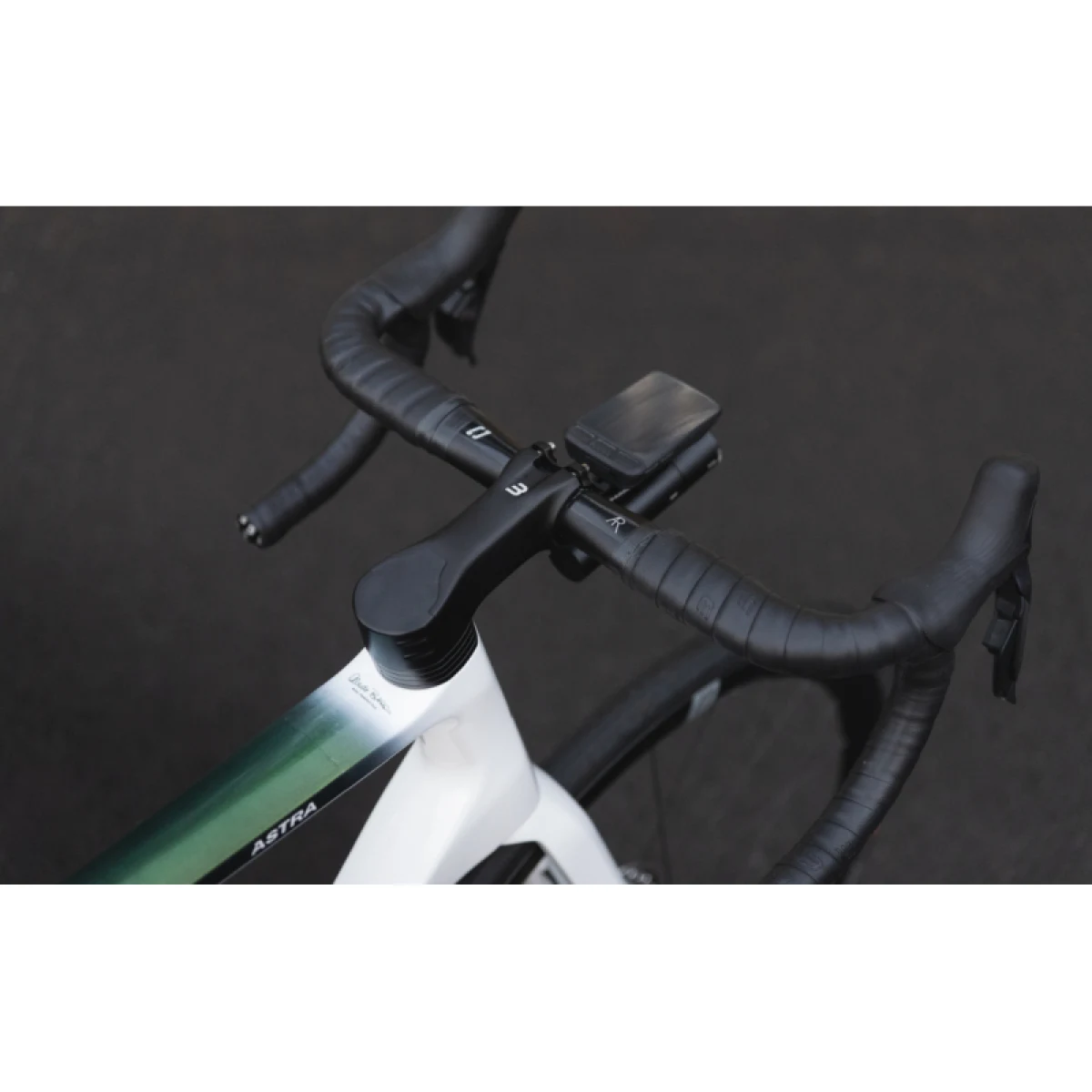 Országúti kerékpár BASSO Astra disc, pop green, Sram Rival eTap AXS, 48 35, 10-36, Microtech MrLite · záber 2
