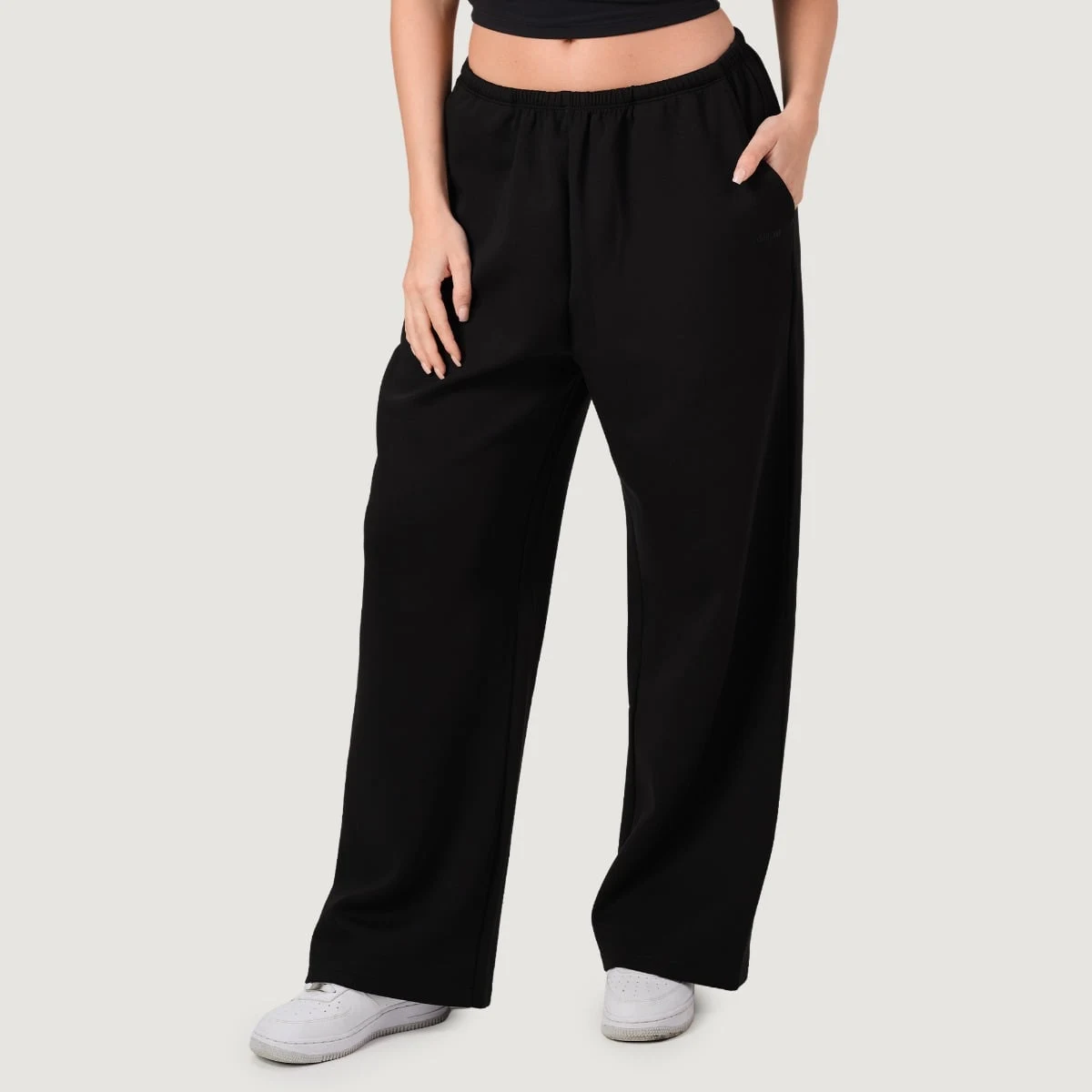GymBeam Women‘s NEO Joggers Black · záber 1