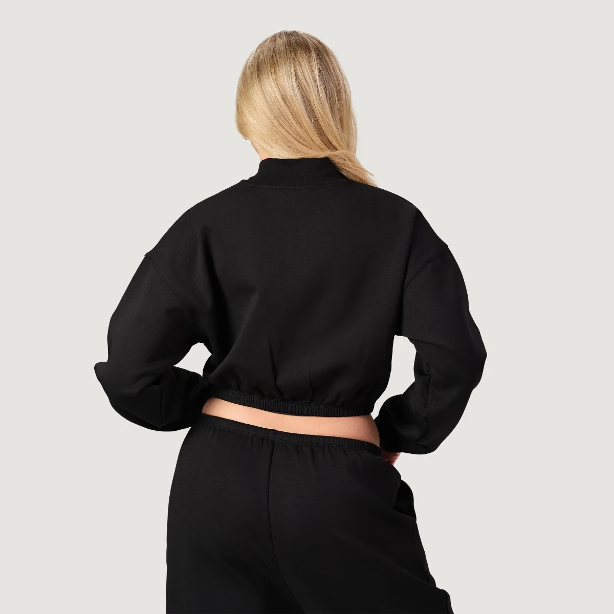 GymBeam Women‘s NEO Zip-Up Sweatshirt Black · záber 4