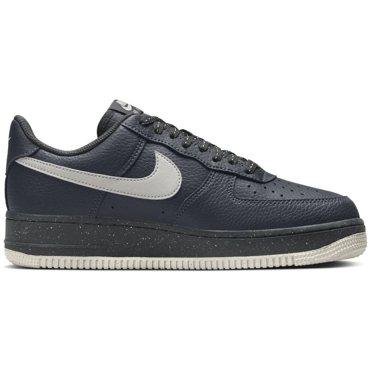 Nike Air Force 1 '07 - 41 · záber 3