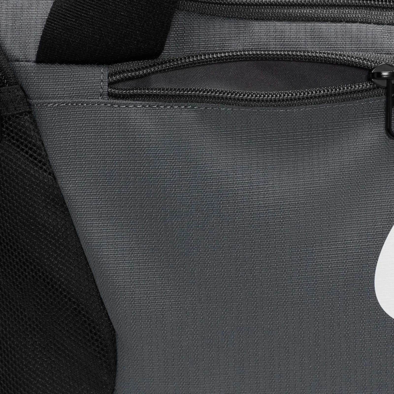 Utazótáska NIKE NK BRSLA S DUFF - 9.5 (41L) - Objem: 41000 ml · záber 5