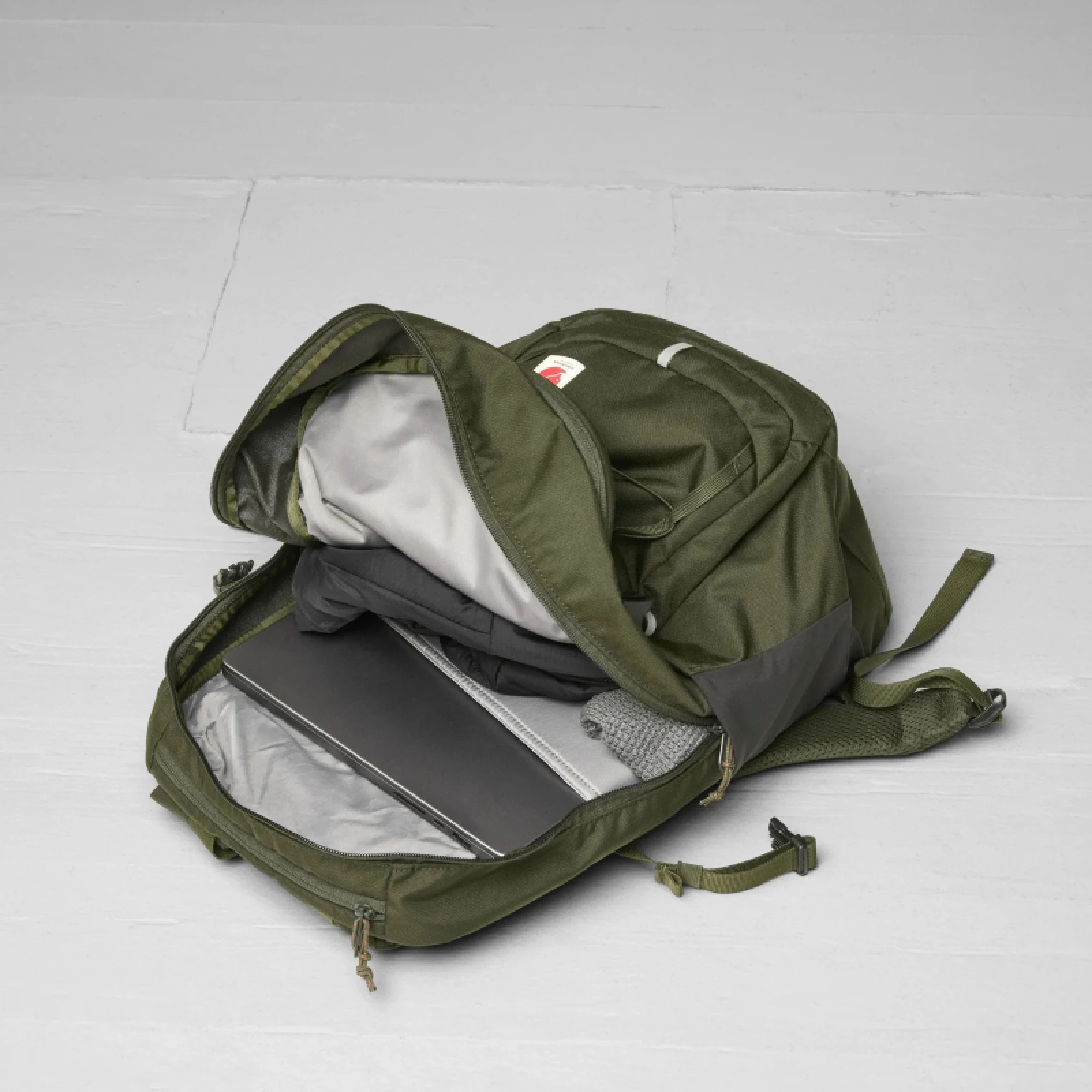 Hátizsák FJALLRAVEN Skule 28 - basalt · záber 5