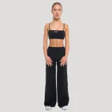GymBeam Women‘s Flow Sports Top Black · záber 3
