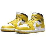 Nike Air Jordan 1 Mid - 44 · záber 5