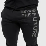 Férfi Slim Fit melegítőnadrág Beyond the Future, fekete · záber 5