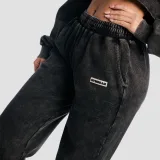 GymBeam Women‘s Aura Joggers Washed Black · záber 2