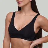 GymBeam Varrásmentes melltartó Black · záber 3