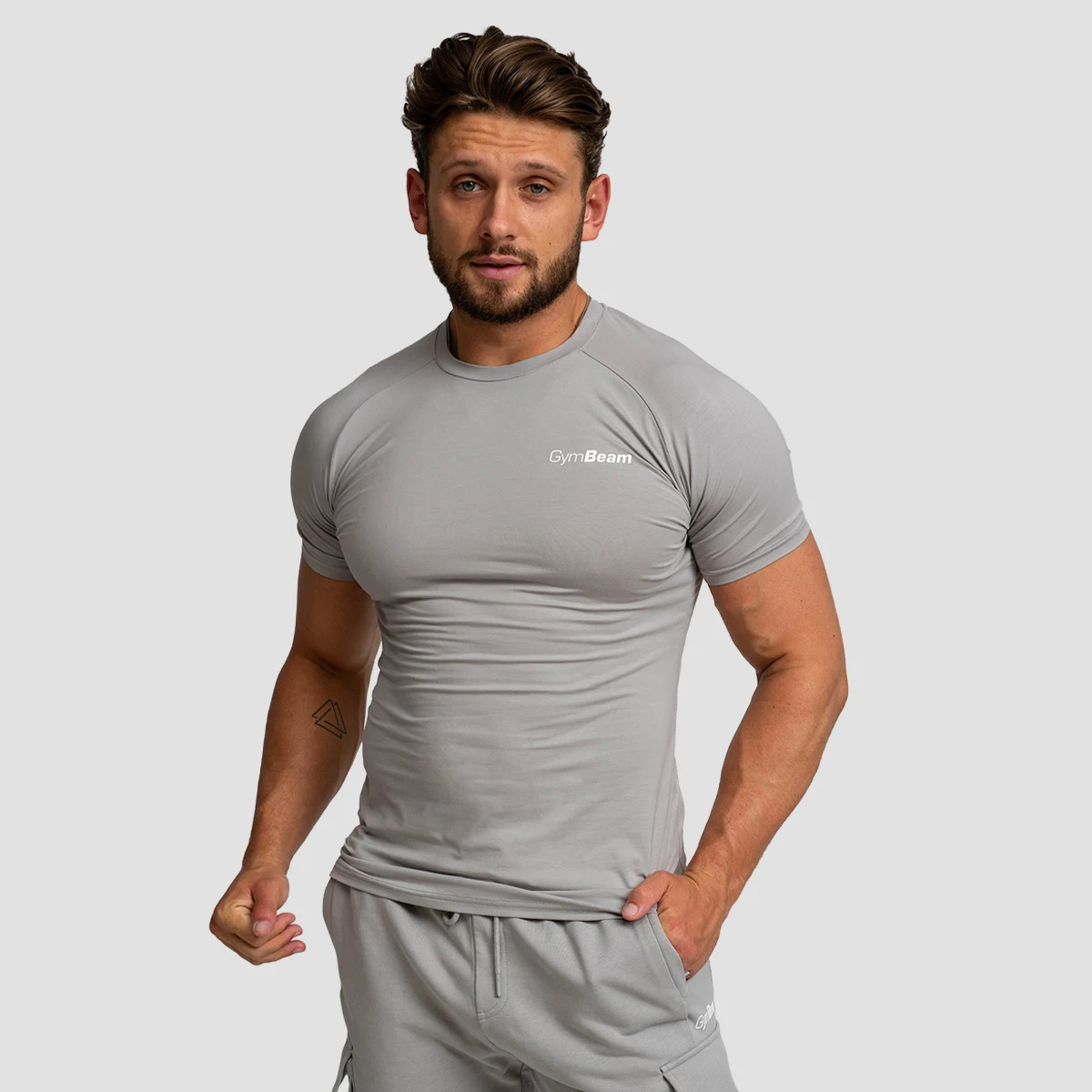 GymBeam Men‘s Fitted TRN T-shirt Grey - Rozmiar: M | Kolor: Szary | Waga: 0,181 g | Opakowanie: 110 · záber 2
