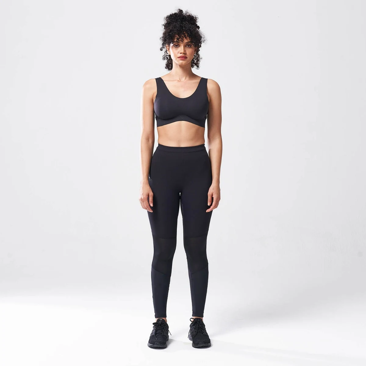 SQUATWOLF Sports bra Free Cut Mid-Support Black - Rozmiar: L | Vek: Dorośli | Waga: 0,11 g | Opakowanie: 100 · záber 5