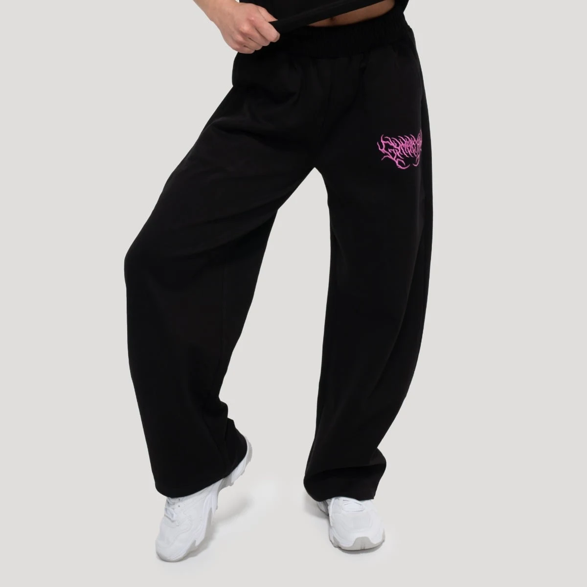 GymBeam Women‘s Thorn Sweatpants Black - Rozmiar: XL | Kolor: Czarny | Waga: 0,5992 g | Opakowanie: 35 · záber 1