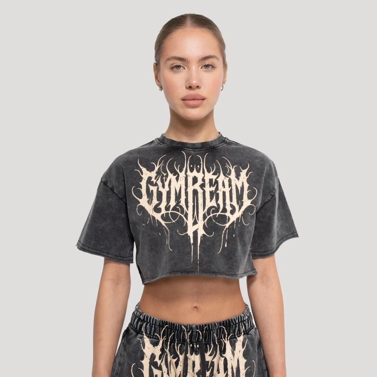 GymBeam Women‘s Abyss Cropped T-shirt Charcoal - Rozmiar: XL | Kolor: Czarny | Waga: 0,1647 g | Opakowanie: 113 · záber 1