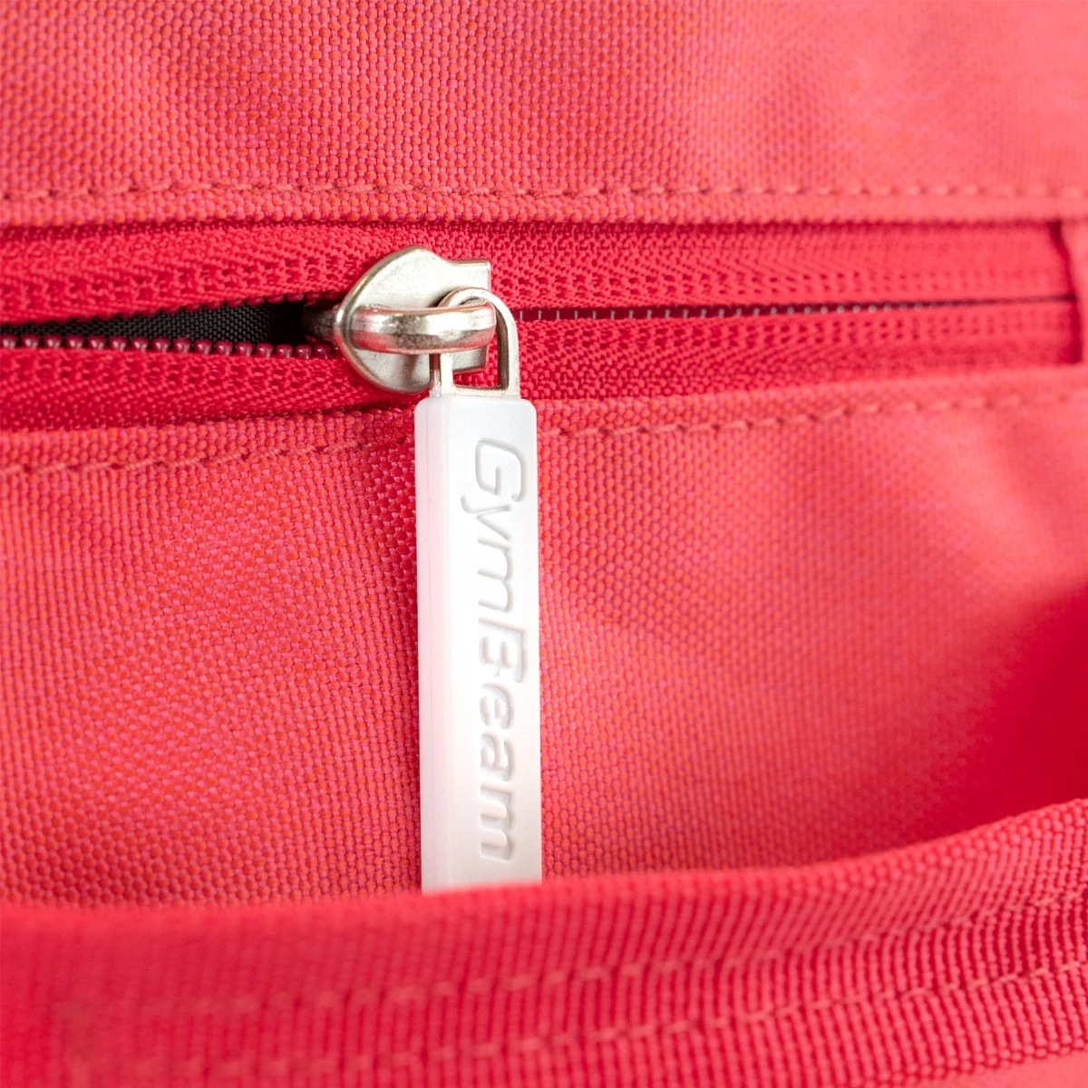 GymBeam Duffle Bag BAE Pink · záber 3