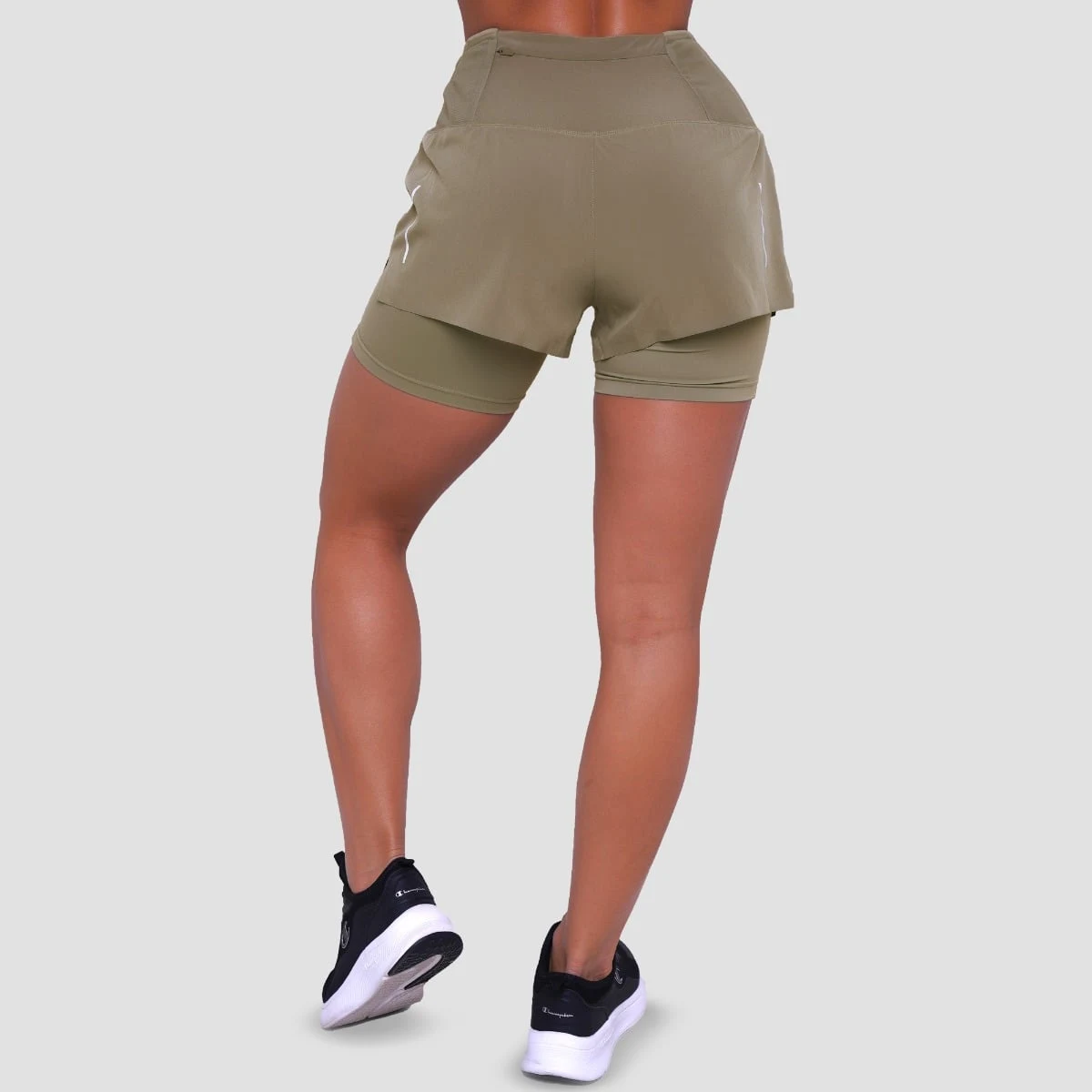GymBeam Women‘s Pulse Running shorts 2in1 Vetiver - Rozmiar: L | Kolor: Zielony | Waga: 0,17 g | Opakowanie: 65 · záber 3