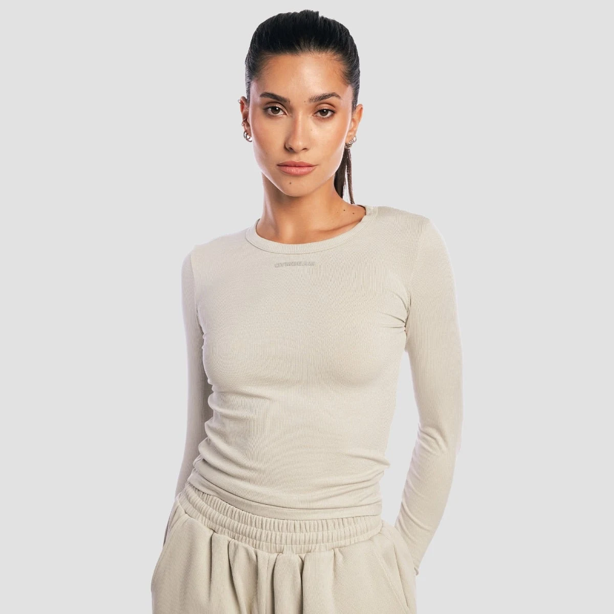 GymBeam Women‘s Aura Long Sleeve T-Shirt Grey - Rozmiar: S | Kolor: Szary | Waga: 0,138 g | Opakowanie: 100 · záber 1
