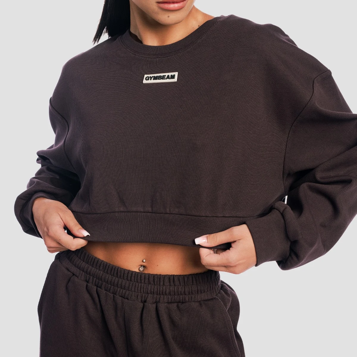 GymBeam Women‘s Aura Cropped Sweatshirt Tee Brown - Rozmiar: S | Kolor: Brązowy | Waga: 0,37 g | Opakowanie: 36 · záber 2