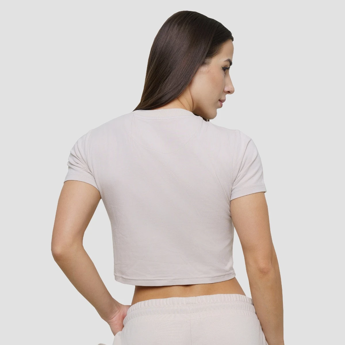 GymBeam Women‘s Agile Cropped T-shirt Desert - Rozmiar: L | Kolor: Béžová | Waga: 0,11 g · záber 3