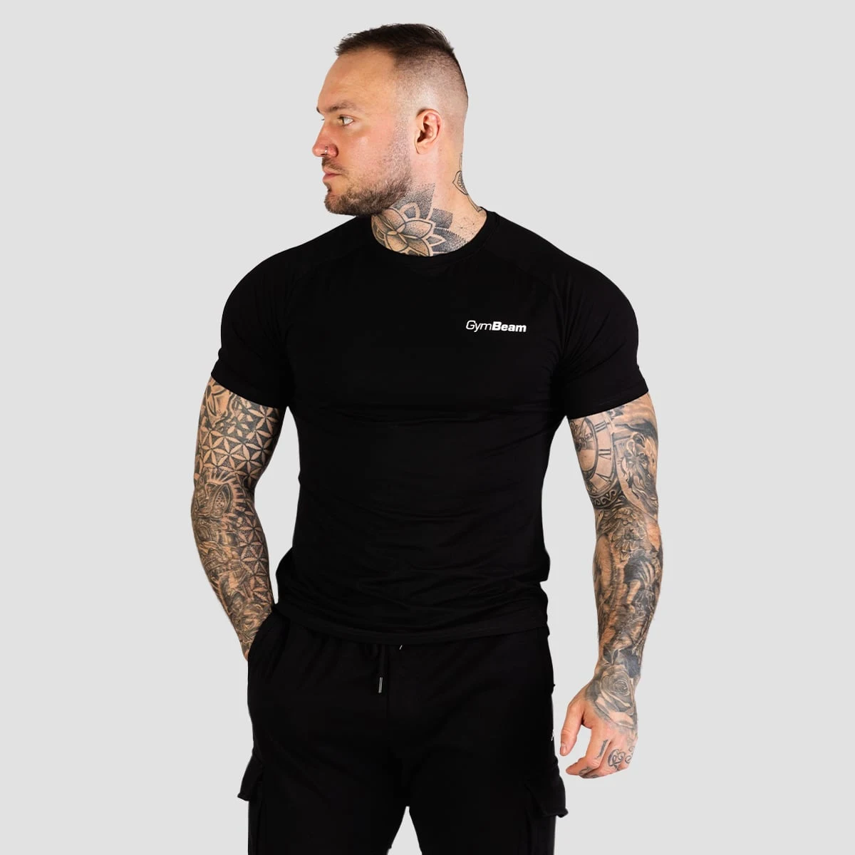 GymBeam Men‘s Fitted TRN T-shirt Black - Rozmiar: XL | Kolor: Czarny | Waga: 0,22 g | Opakowanie: 100 · záber 1