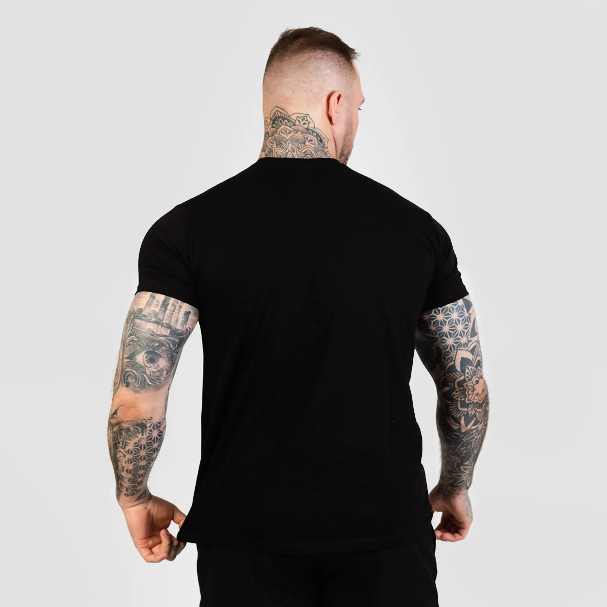 GymBeam Grow T-shirt Black - Kolor: Czarny | Waga: 0,22 g | Opakowanie: 100 · záber 3