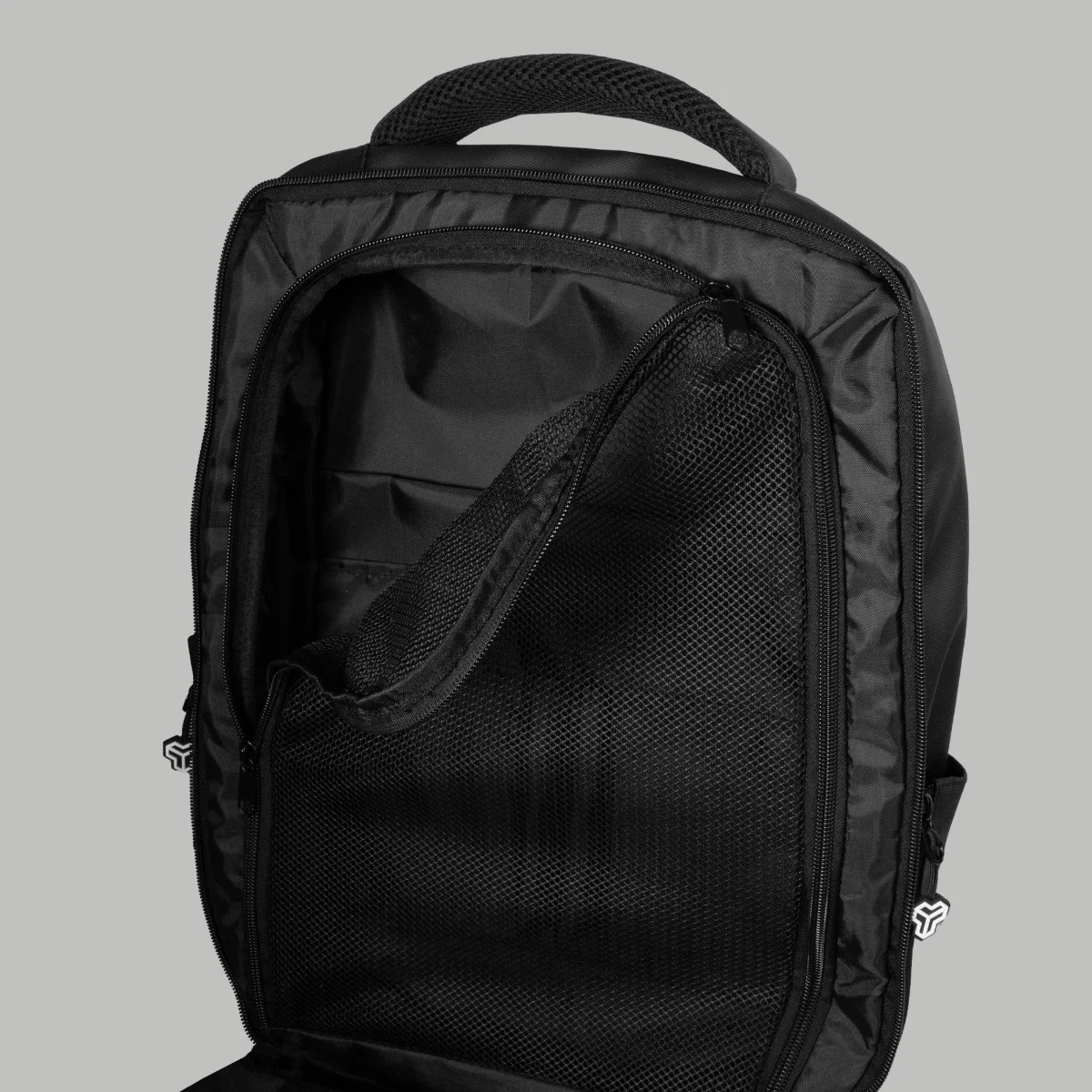 STRIX ALPHA Backpack Black · záber 3