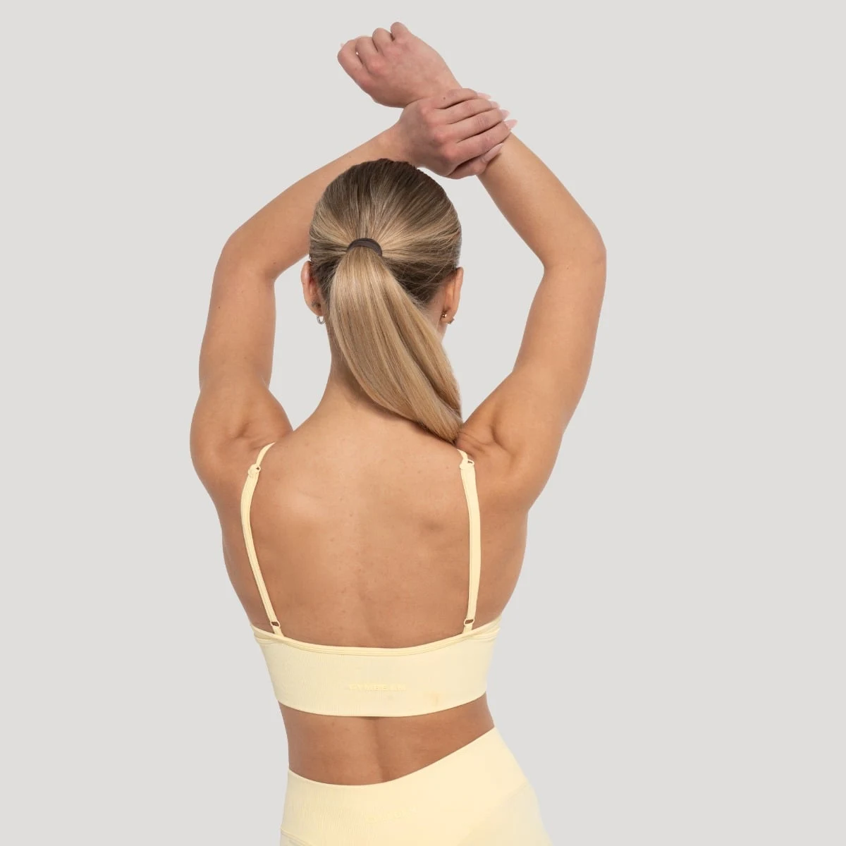 GymBeam Luma Sports Bra Butter Yellow - Rozmiar: M | Kolor: Żółty | Waga: 0,092 g | Opakowanie: 130 · záber 4