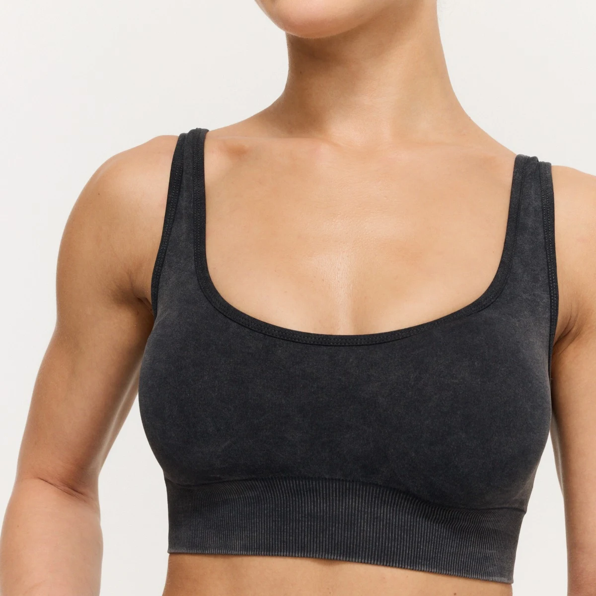 GymBeam Lift Seamless Sports Bra Graphite - Rozmiar: XS | Kolor: Szary | Waga: 0,086 g | Opakowanie: 70 · záber 2