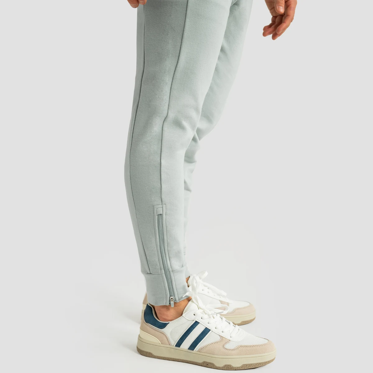 GymBeam Limitless Joggers Eucalypt - Rozmiar: XXL | Kolor: Zielony | Waga: 0,66 g | Opakowanie: 30 · záber 2