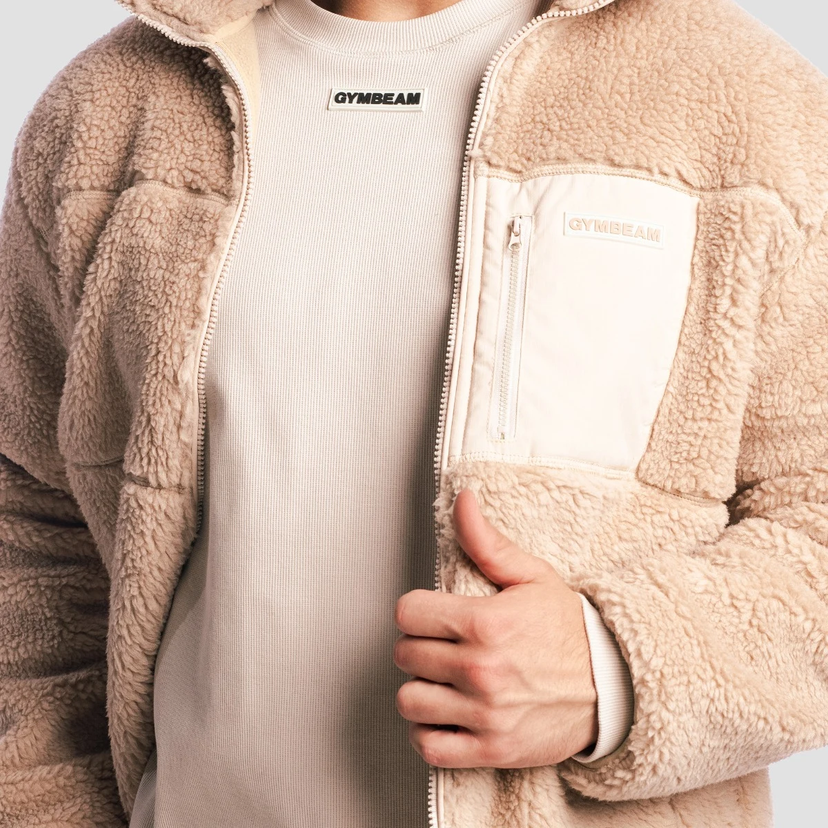 GymBeam Sherpa Jacket Canyon - Rozmiar: M | Kolor: Béžová | Waga: 0,9 g | Opakowanie: 14 · záber 4