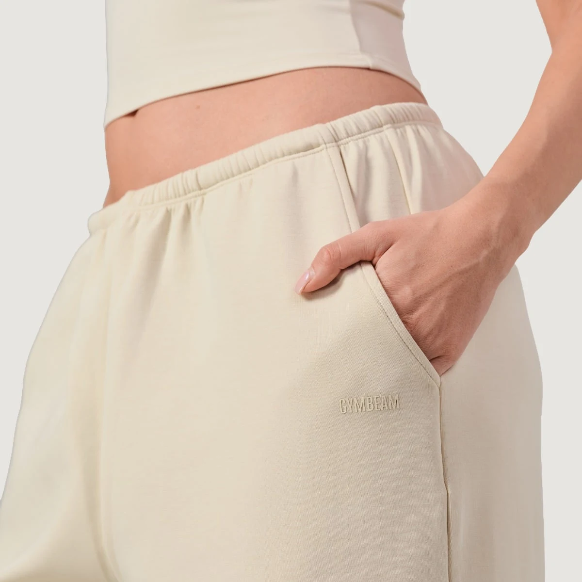 GymBeam Women‘s NEO Joggers Almond - Rozmiar: XL | Kolor: Béžová | Waga: 0,624 g | Opakowanie: 34 · záber 4