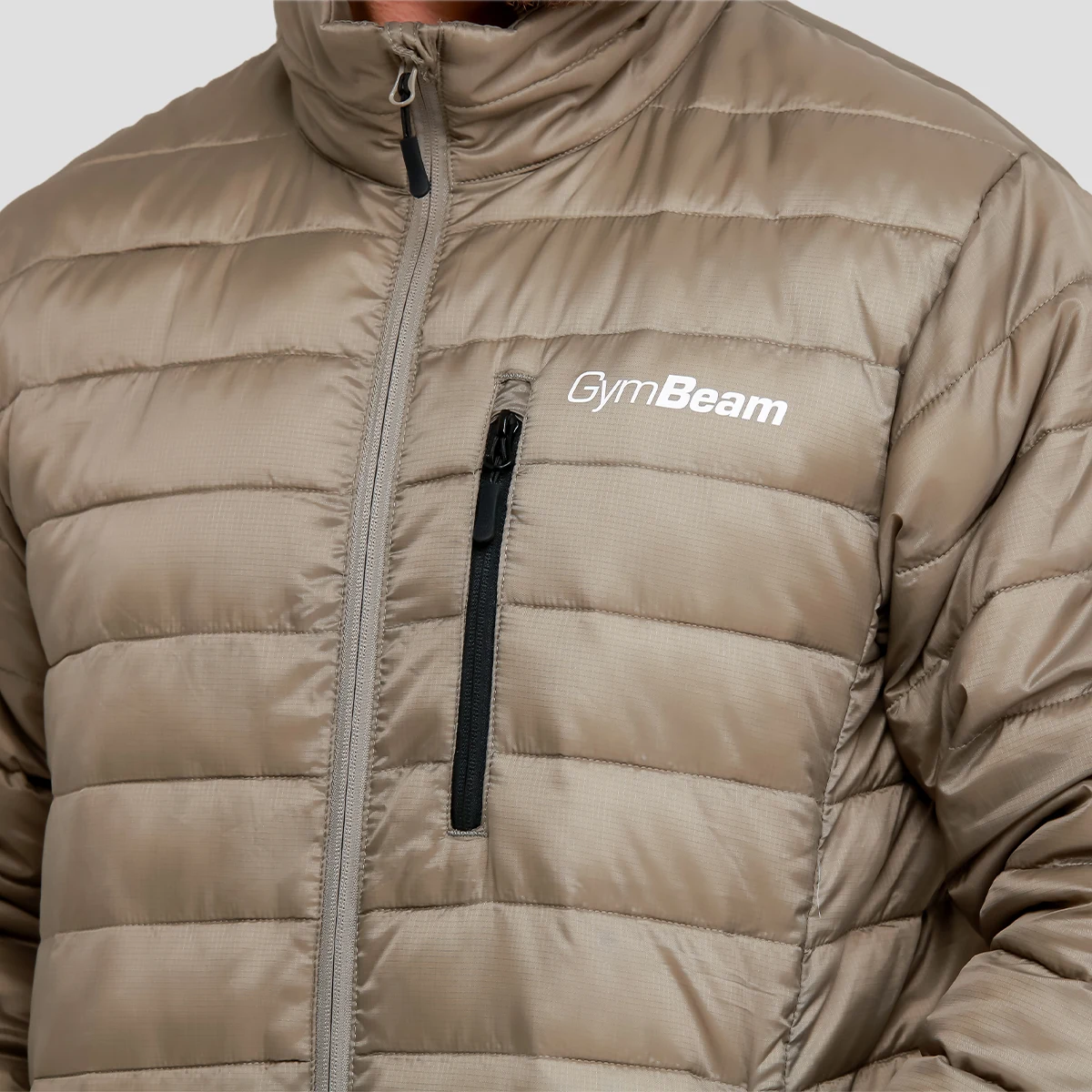 GymBeam Men‘s Puffer Jacket Vetiver/Black - Rozmiar: S | Kolor: Zielony | Waga: 0,51 g | Opakowanie: 20 · záber 2