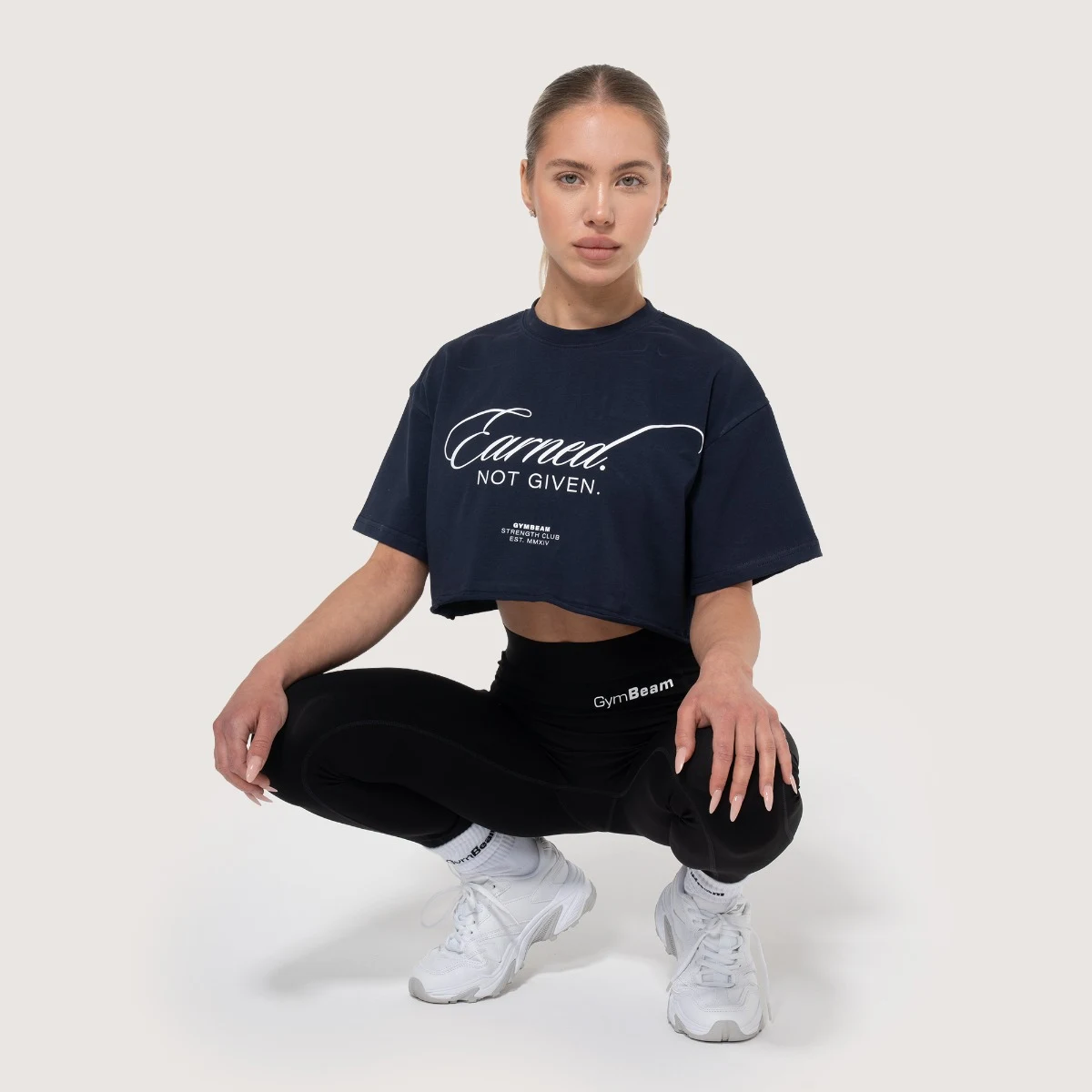 GymBeam Women‘s Earned Cropped T-shirt Midnight - Rozmiar: L | Kolor: Niebieski | Waga: 0,1546 g | Opakowanie: 37 · záber 5