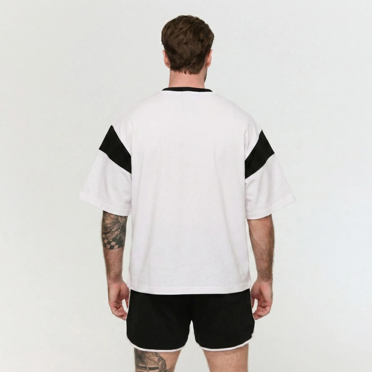 GymBeam Premium Heavyweight Varsity T-Shirt - Rozmiar: S | Kolor: Biały | Waga: 0,5912 g | Opakowanie: 23 · záber 3