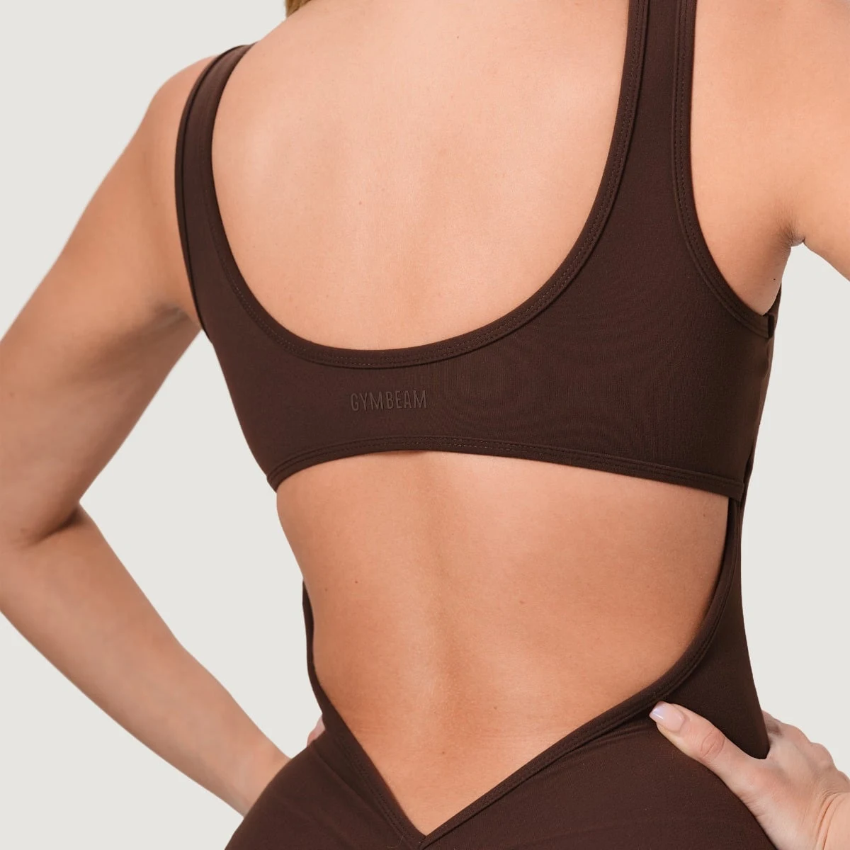 GymBeam Women‘s NEO Jumpsuit Mocha - Rozmiar: XS | Kolor: Brązowy | Waga: 0,285 g | Opakowanie: 50 · záber 4