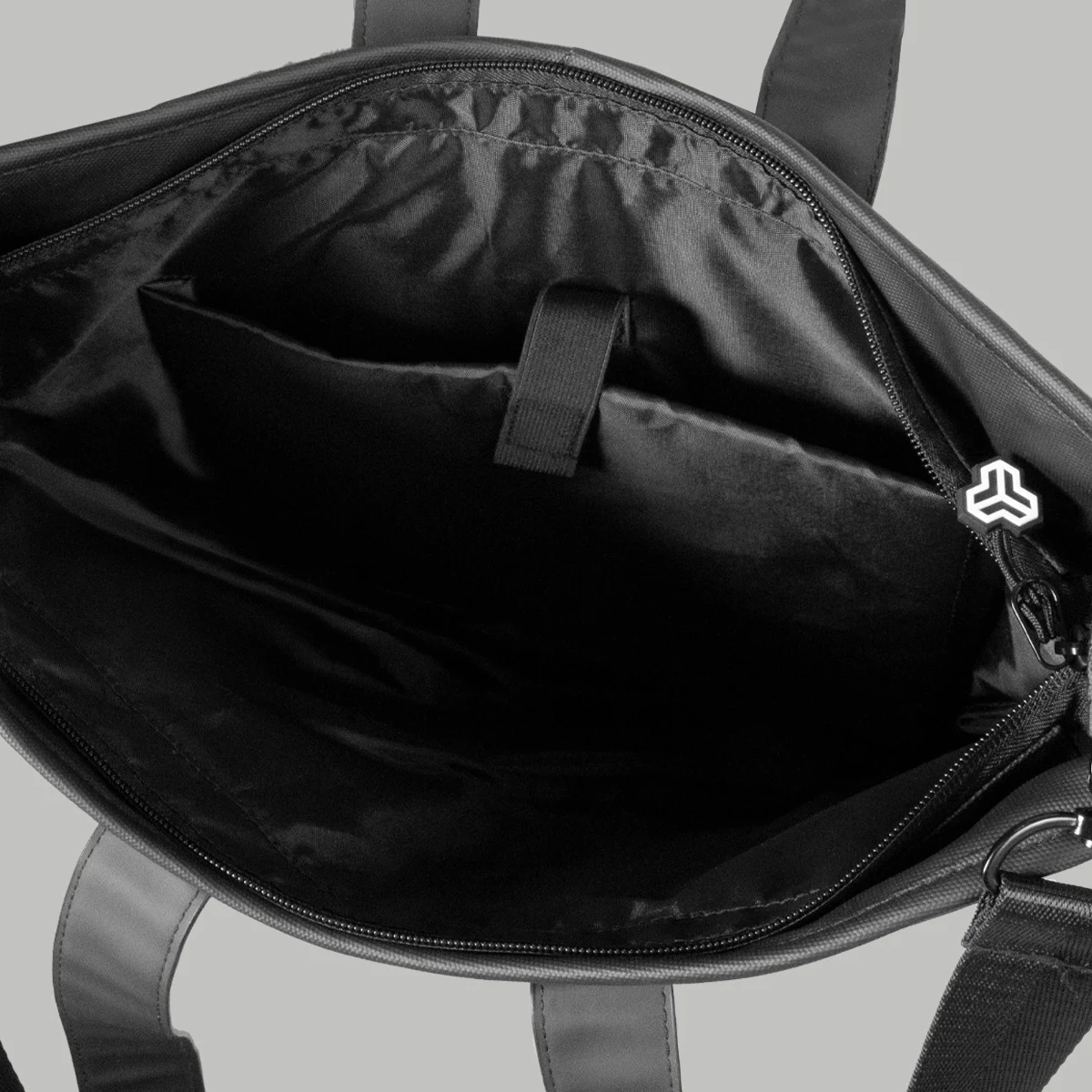 STRIX Essential Daily Bag Black · záber 4