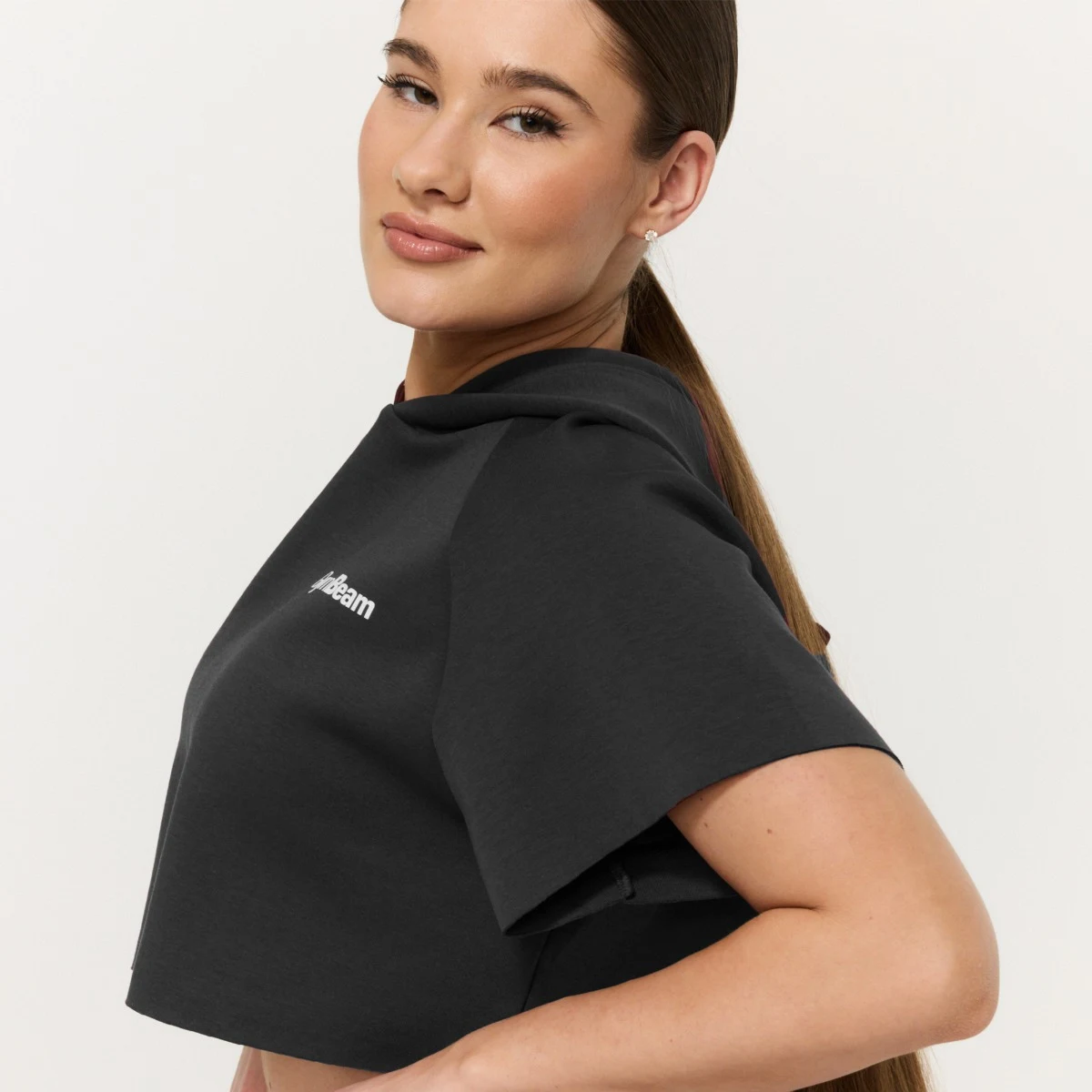 GymBeam Women‘s Relay Cropped Hoodie Black - Rozmiar: XS | Kolor: Czarny | Waga: 0,3216 g | Opakowanie: 57 · záber 3