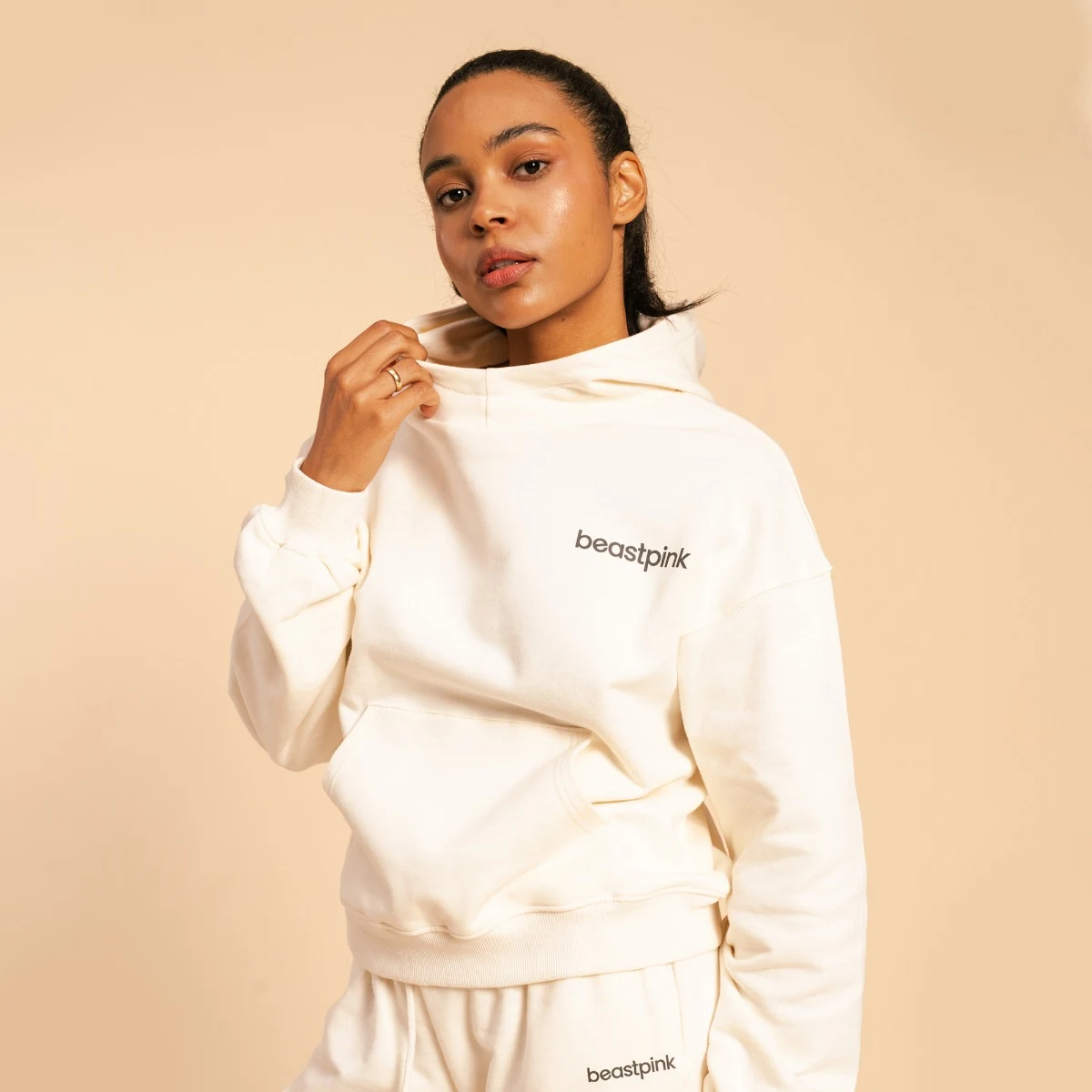 BeastPink Women‘s Serenity Hoodie Ivory - Rozmiar: XXL | Kolor: Béžová | Waga: 0,679 g · záber 3