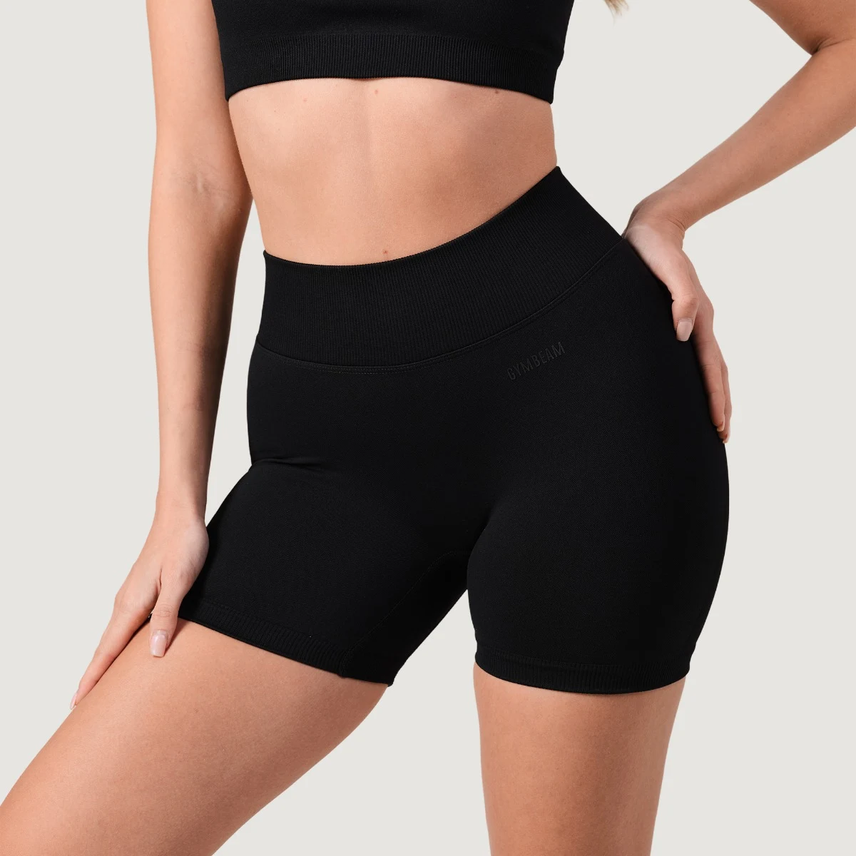 GymBeam Women‘s NEO Seamless Shorts Black - Rozmiar: XS | Kolor: Czarny | Waga: 0,132 g | Opakowanie: 120 · záber 2