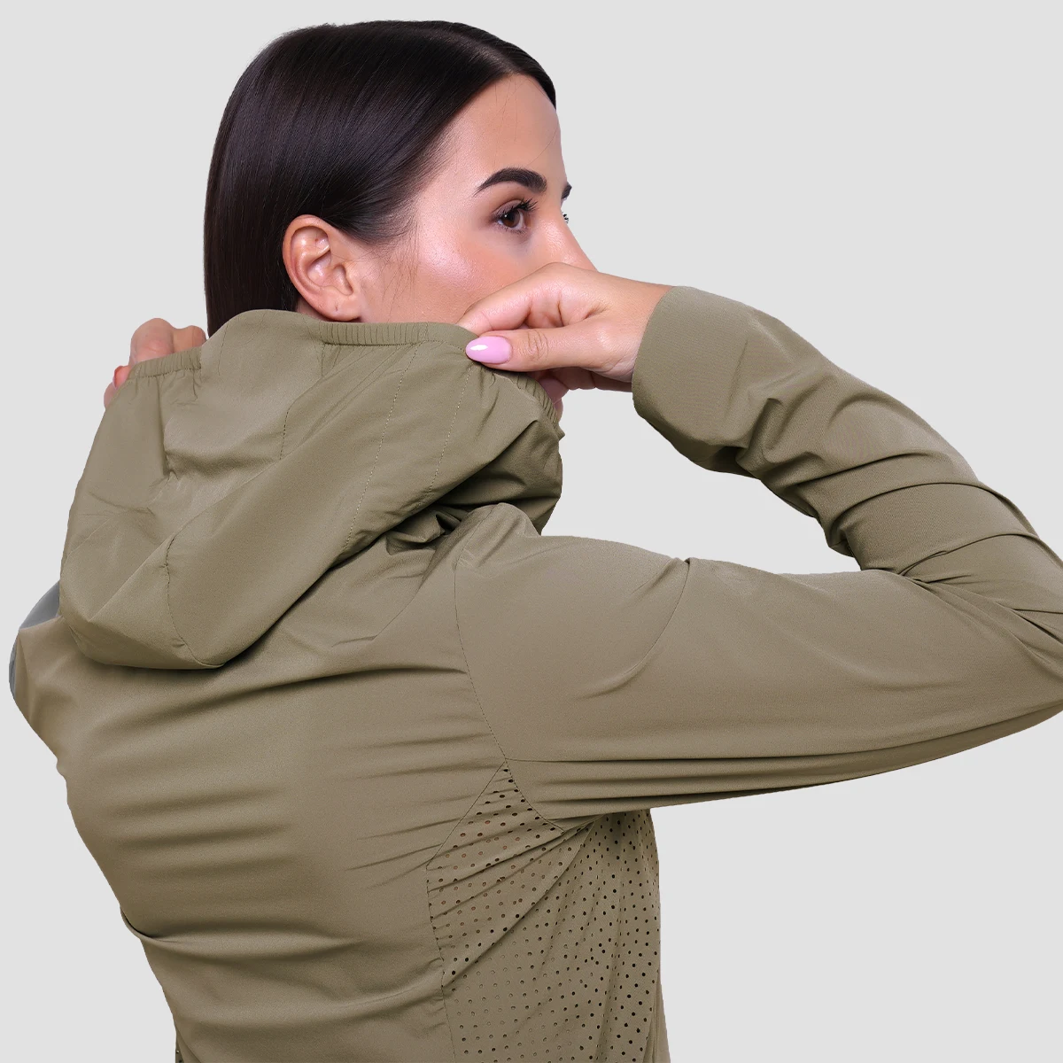 GymBeam Women‘s Pulse Running Jacket Vetiver - Rozmiar: M | Kolor: Zielony | Waga: 0,21 g | Opakowanie: 45 · záber 4