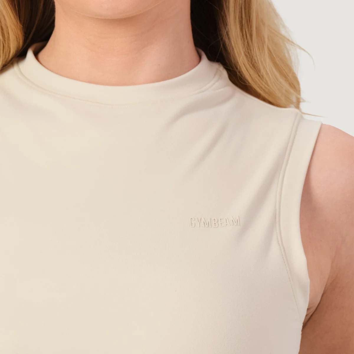 GymBeam Women‘s NEO Turtleneck Top Almond - Rozmiar: XS | Kolor: Béžová | Waga: 0,105 g | Opakowanie: 90 · záber 3