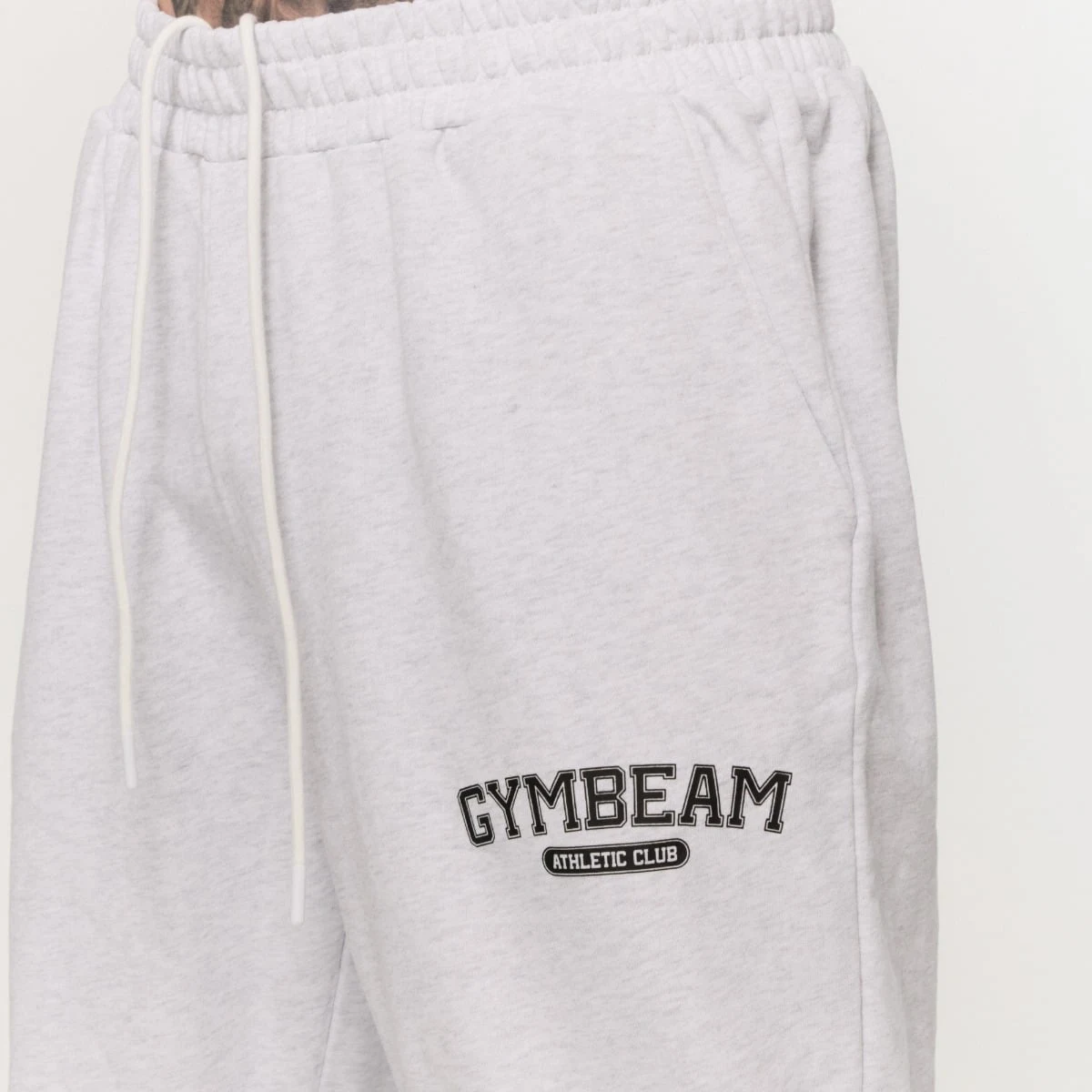 GymBeam Varsity Sweatpants Grey - Rozmiar: XXL | Kolor: Szary | Waga: 0,7264 g | Opakowanie: 16 · záber 4