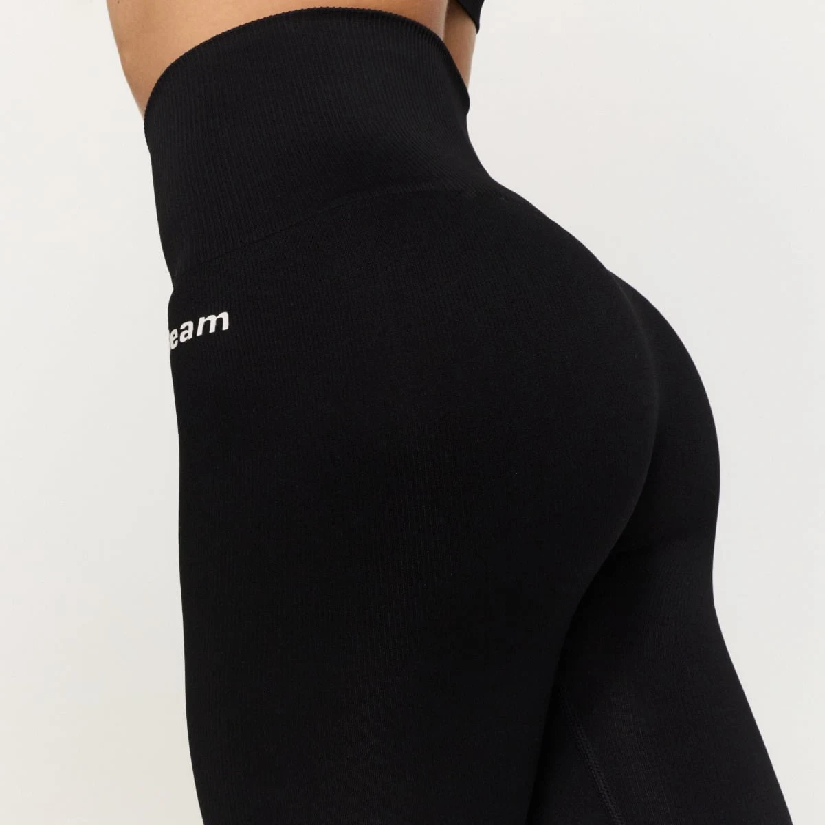 GymBeam Women‘s GymBabe Leggings Black - Rozmiar: XS | Kolor: Czarny | Waga: 0,225 g | Opakowanie: 70 · záber 4