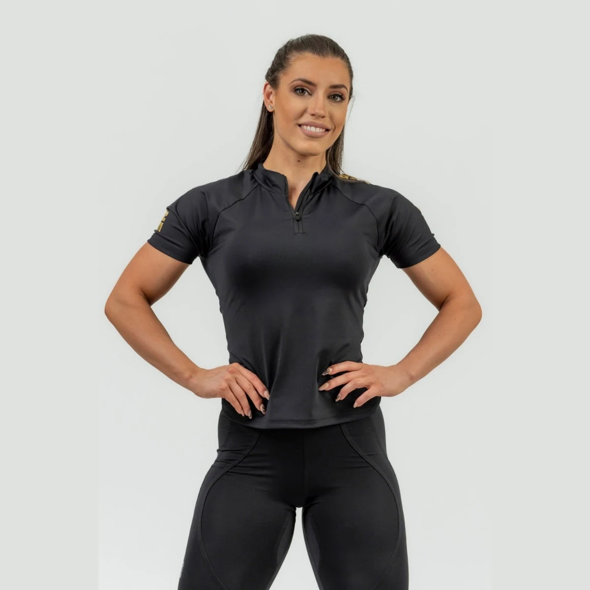 NEBBIA Women‘s Compression T-Shirt Intense Ultimate Black/Gold - Rozmiar: S | Kolor: Farebná | Waga: 0,145 g | Opakowanie: 100 · záber 1