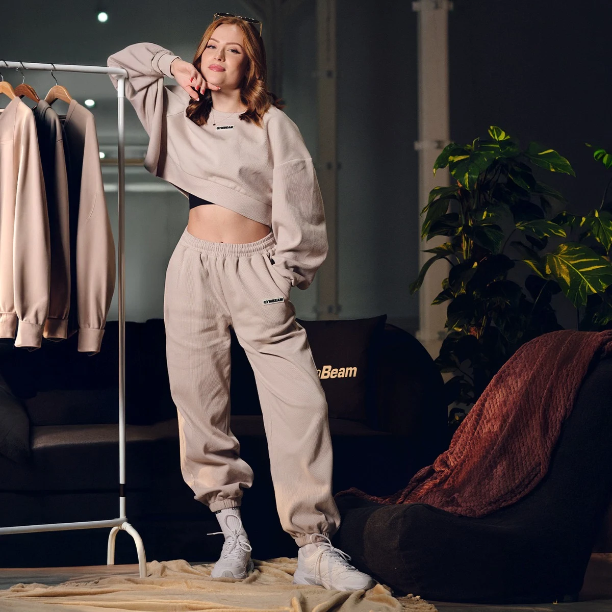 GymBeam Women‘s Aura Joggers Grey - Rozmiar: XL | Kolor: Szary | Waga: 0,67 g | Opakowanie: 20 · záber 2