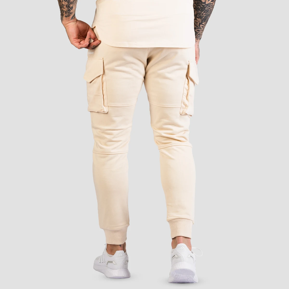 GymBeam Men‘s TRN Joggers Sand - Rozmiar: XXL | Kolor: Béžová | Waga: 0,66 g | Opakowanie: 35 · záber 2
